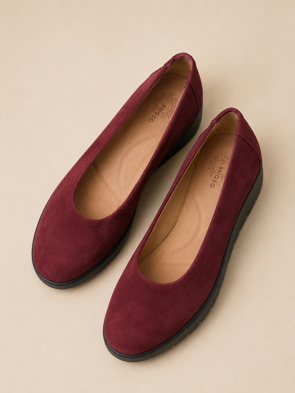 NWT Brioso Waverly Suede Sweetheart Wedge Pumps Sz 9 Color Cranberry - Picture 1 of 11